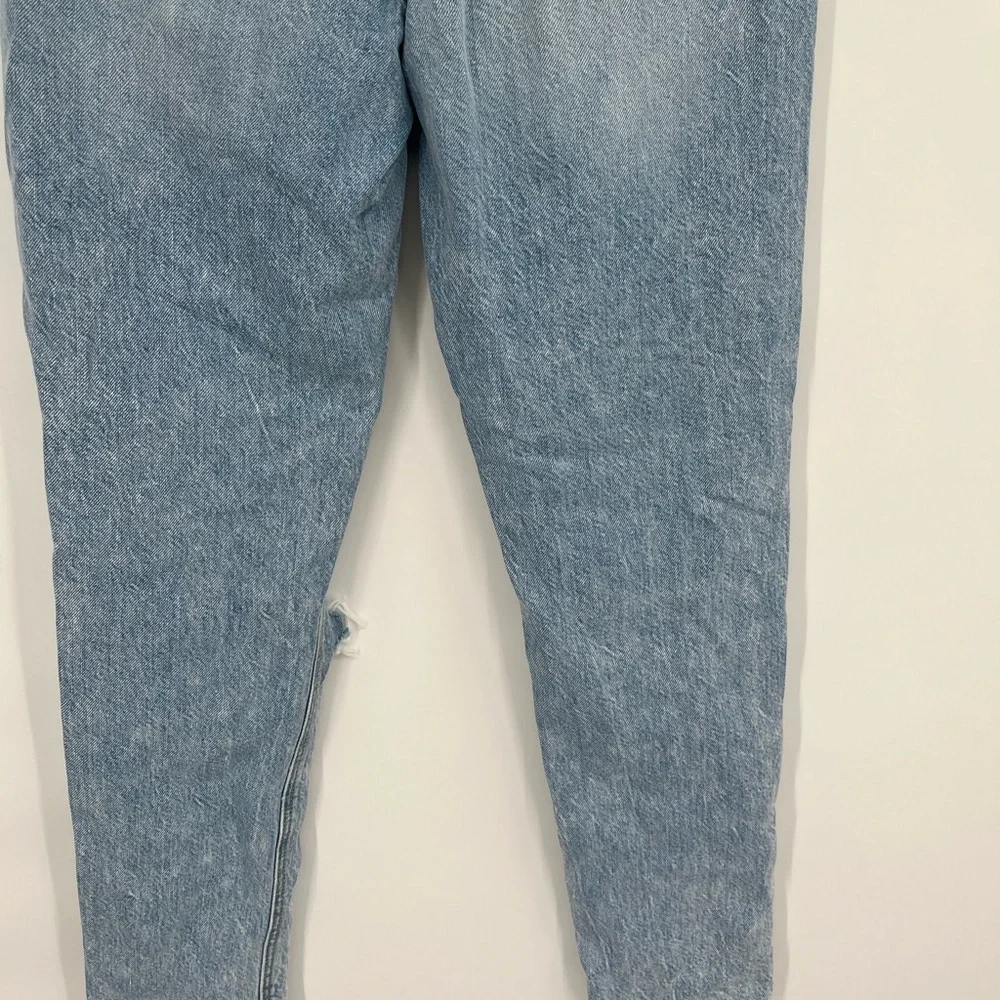 American Eagle AE Mom Jean Distressed Light Wash Denim Jeans Size 00‎